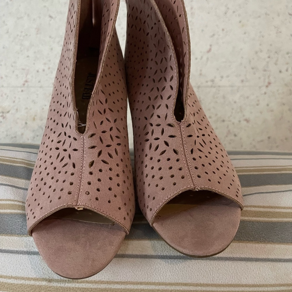 Shoes - Picture 2 of 6